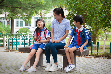 校园老师学生图片