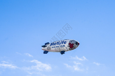 热气球飞船史努皮背景图片