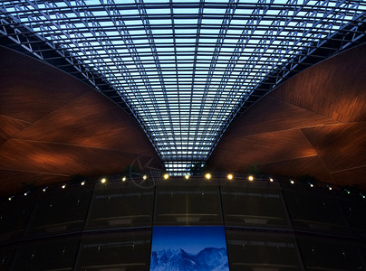 蓝色喷溅效果国家大剧院的穹顶背景