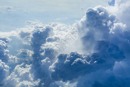 qq窗口素材多云的日子背景