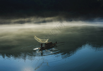 光白色天堂打鱼人小东江风光背景