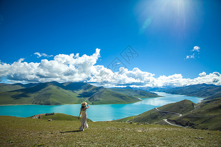 山俯瞰羊卓雍措西藏羊湖背景