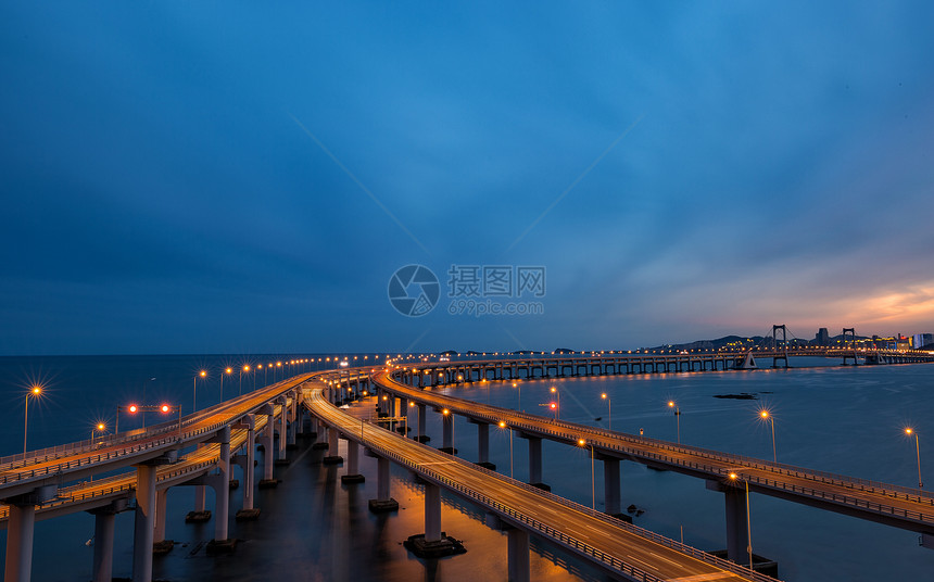 城市跨海大桥夜景图片