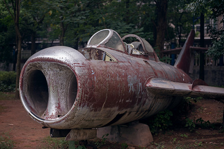 破旧的飞机飞机残骸高清图片