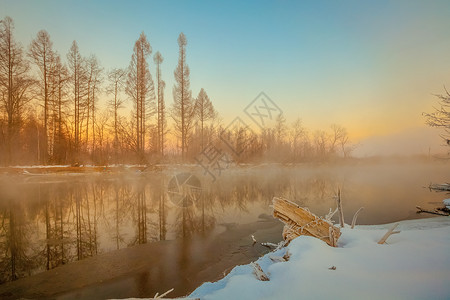 冬季湖边魔界之晨长白山迷雾背景