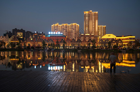 欧式风格街道夜景图片