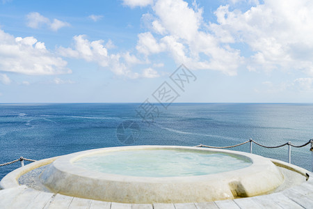 巴厘岛悬崖浴缸图片