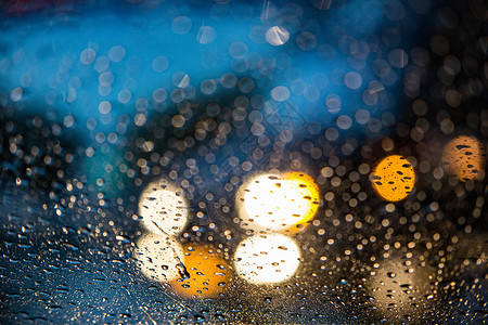 雨中雨滴光线雨高清图片