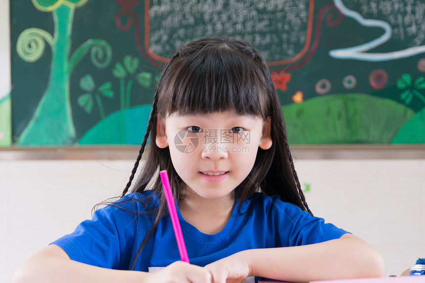 青春活力的小学生图片