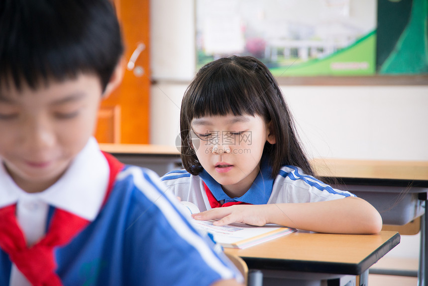 青春活力的小学生图片