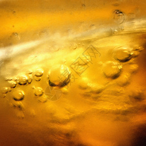 玻璃杯黄色啤酒啤酒的水泡背景