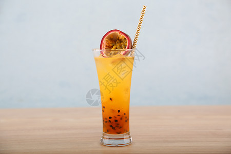 百香果夏日冰品饮料自制解暑酒吧饮料高清图片素材