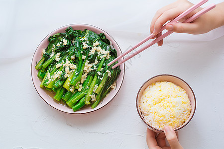 碗筷午餐素食蒜蓉白菜背景