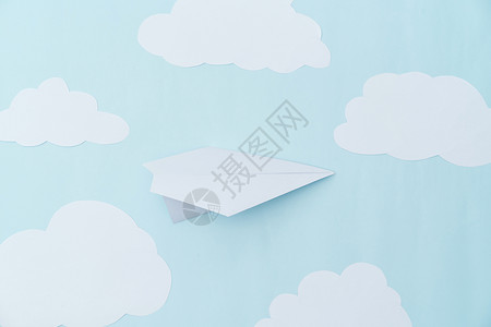 白色纸云朵矢量纸飞机和纸云背景