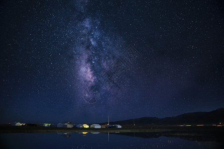 银河景区青海湖夜晚银河背景