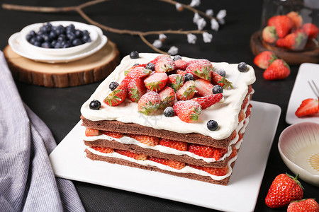多种水果蛋糕草莓水果裸蛋糕背景