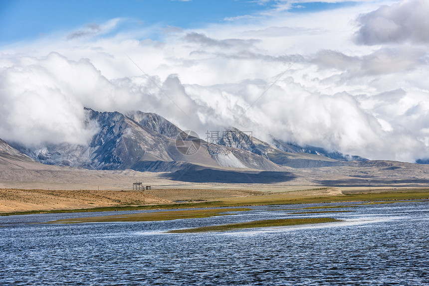 西藏高原湖泊图片
