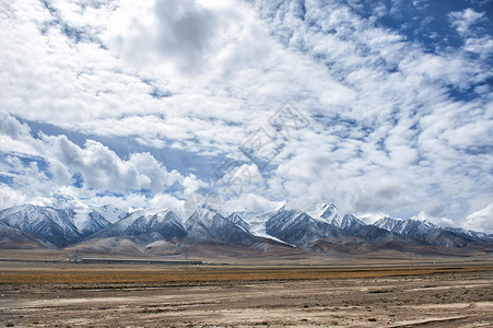 藏区雪山图片