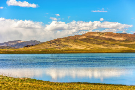 西藏高山湖水美景高清图片