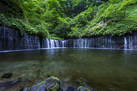 日本鬼美丽大自然的瀑布背景