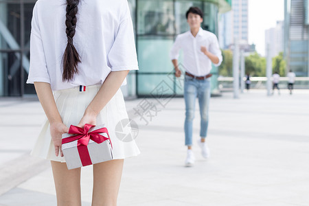 追求女生女生偷偷准备礼物送给男生背景