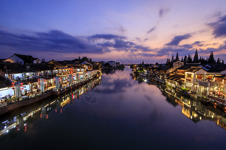 初灯华上旅行江南古镇的夜景背景