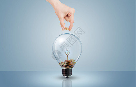 贷款业务向灯泡里投掷硬币设计图片