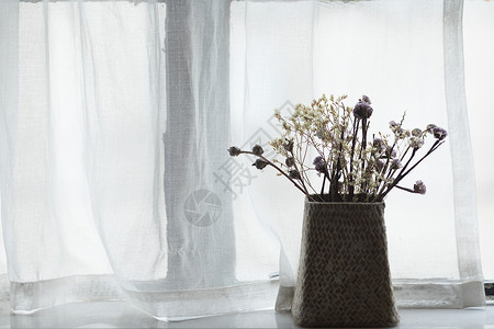 装饰干花窗台上幽静的小花背景