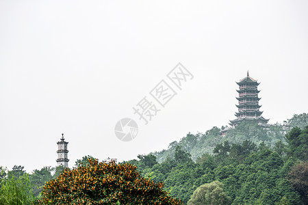 景区古楼阁阴雨天玉垒塔高清图片