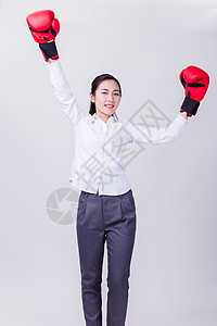 职业女性戴拳击手套形象棚拍高清图片