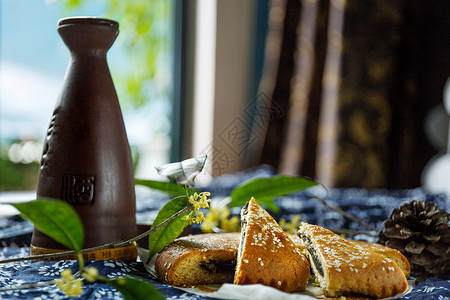 饼子云南传统月饼与桂花酒背景