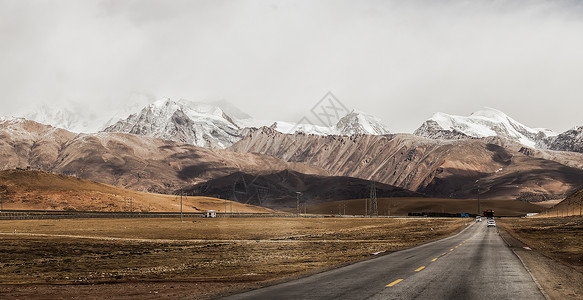 雄伟大山西藏公路背景