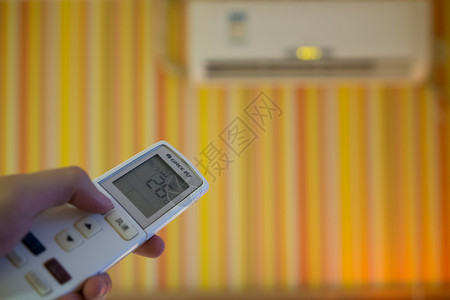 电力用户26℃遥控启动空调背景