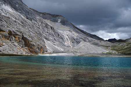 稻城亚丁风景区牛奶海背景