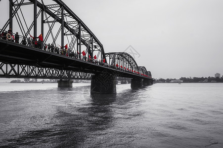 红旗车标鸭绿江断桥背景