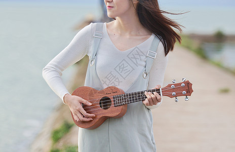 弹吉他女孩歌曲素材背景高清图片