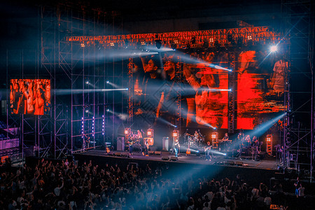 演唱会舞台现场和观众背景图片