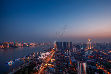 道路俯视武汉长江江滩夜景背景