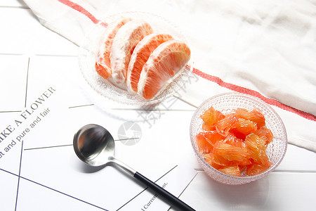 新鲜水果红心柚白色背景图图片