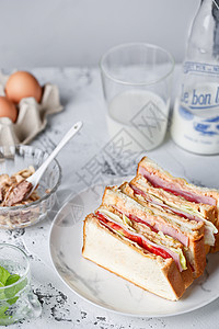 北欧早餐金枪鱼三明治背景图片