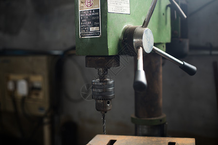 工业机械修理的各类设备工具图片