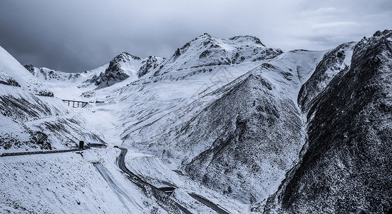 白色梦幻雪花青海雪山图片背景