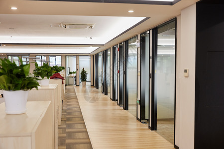 商务中心 联合办公 孵化器 创业园区办公室长廊高清图片