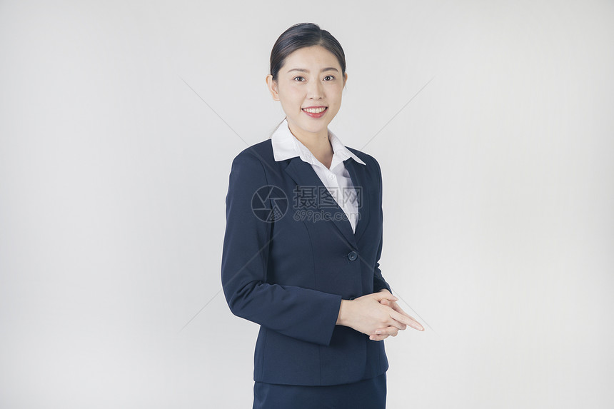 穿西服的职业女性图片