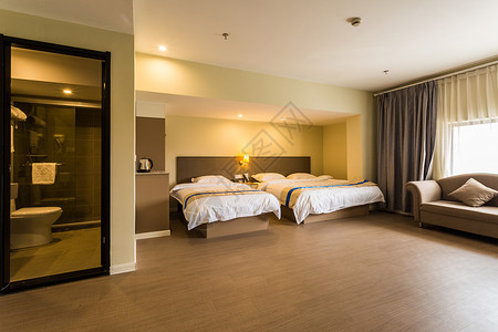 宽敞舒适的酒店房间背景图片