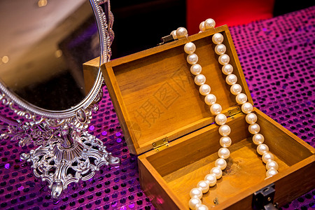 时尚珍珠梳妆镜背景图片
