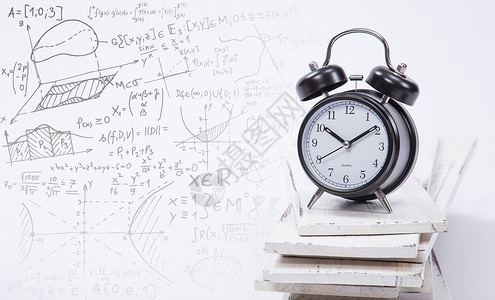 白色木板闹钟和数学题教育背景设计图片