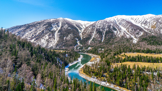 喀纳斯雪山新疆喀纳斯湖景区背景