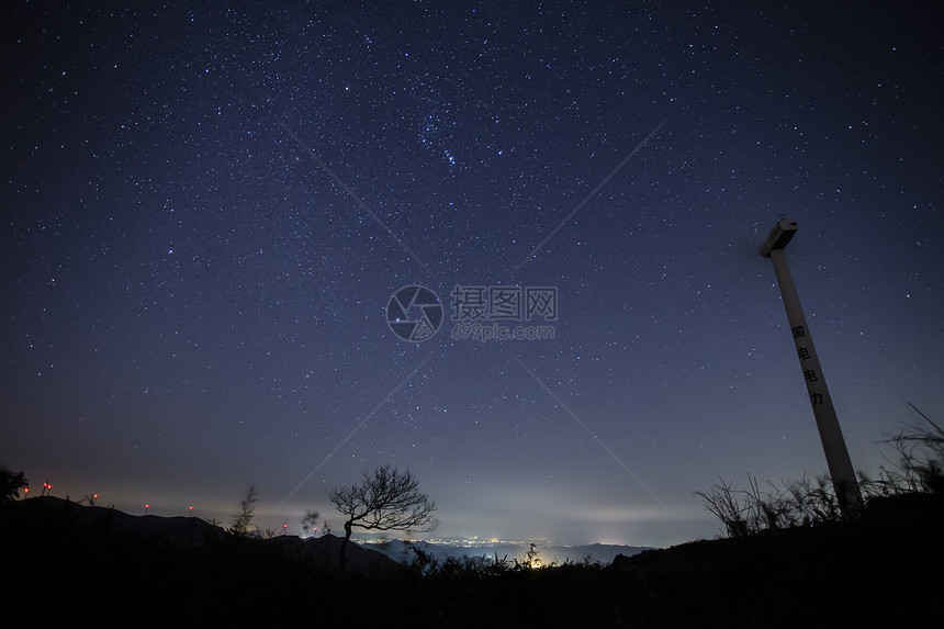 山顶上的星空图片