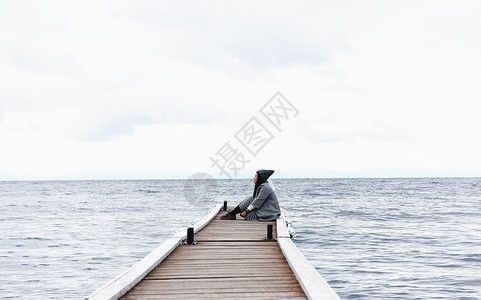 失恋男人贝加尔湖畔的姑娘背景